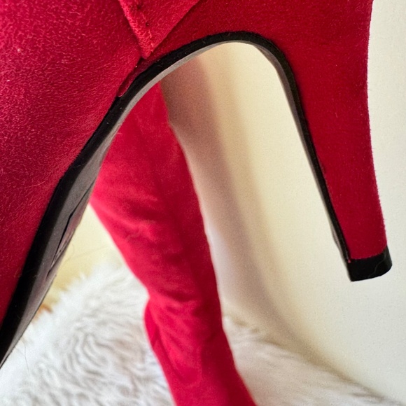 Red thigh high boots - Picture 3 of 3